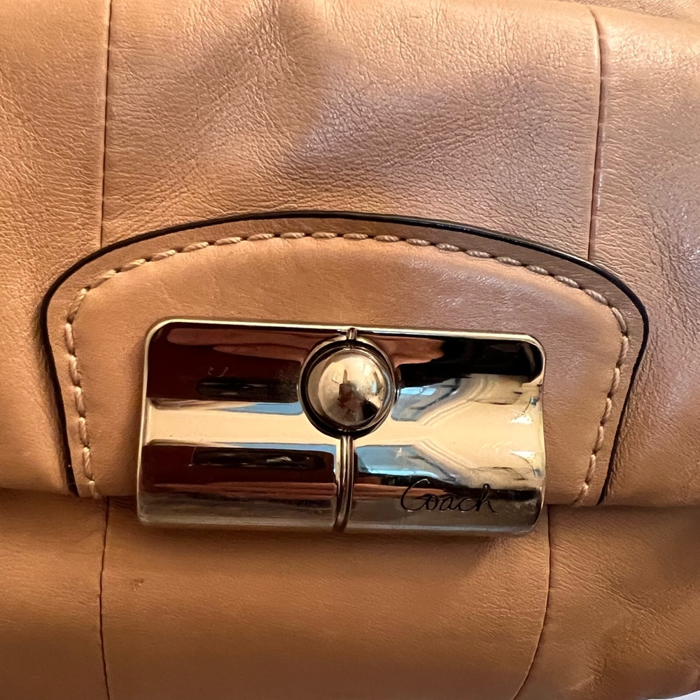 Kristin Coach Light Tan leather Handbag - Picture 5 of 8